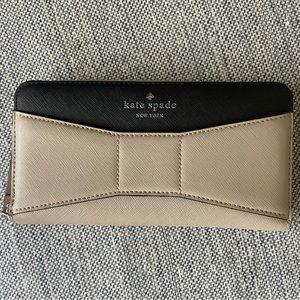 Kate Spade ivory and black accordion wallet